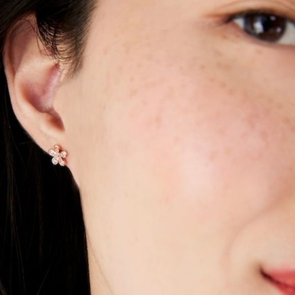 NWT ♠️Kate Spade♠️ Gleaming Gardenia Flower Studs, Rose Gold - Picture 5 of 15